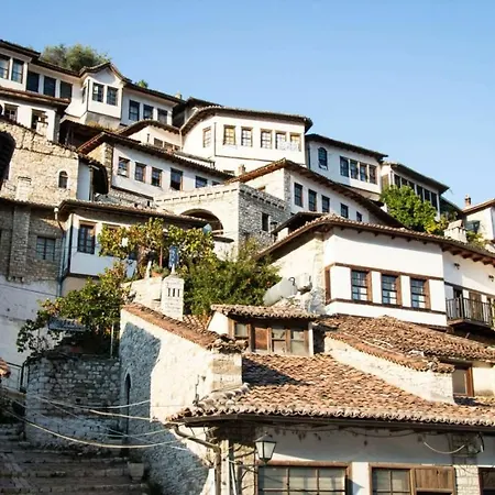 Villa E Vjeter Berat